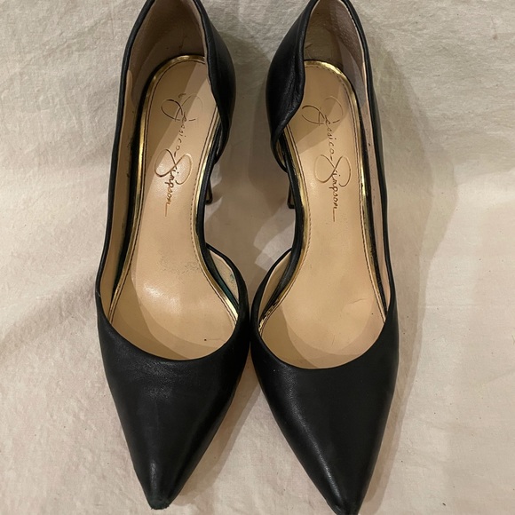 Black Pumps - Picture 1 of 2